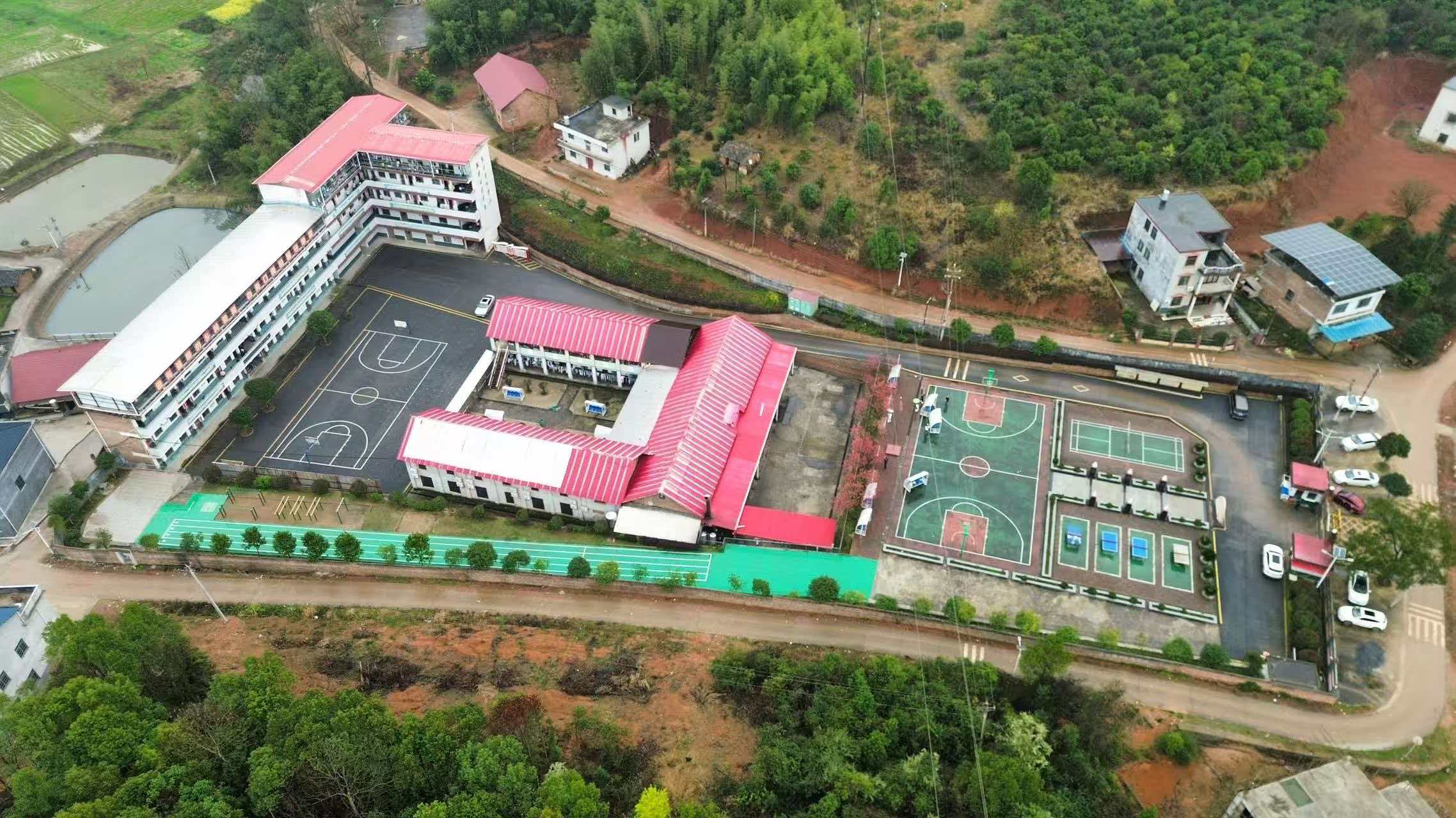 诗和远方 锦绣东方——扎根边远山区，铸就寄宿教育华章